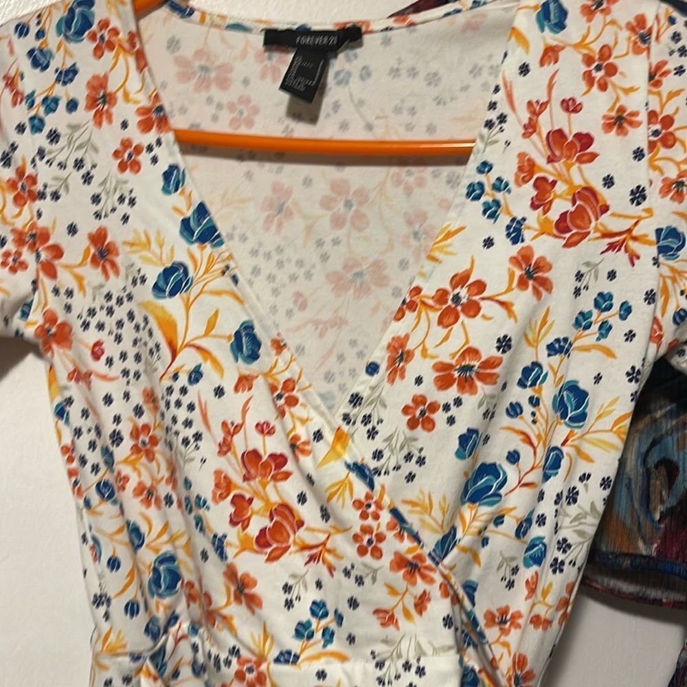 Floral and Abstract Crop Tops Set - Picture 3 of 10